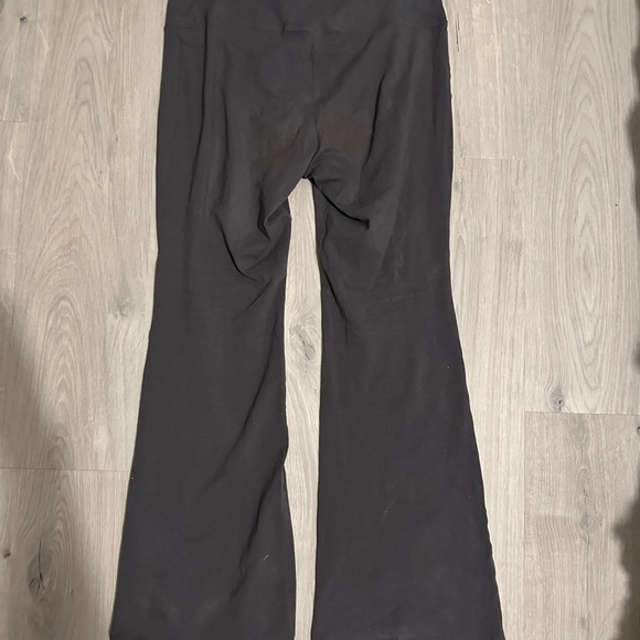 TNA Flare Leggings - Picture 3 of 3